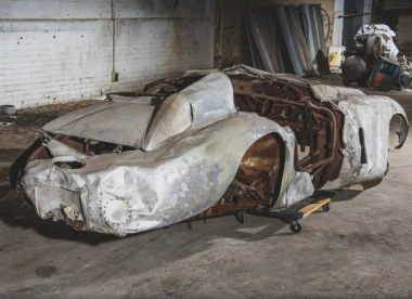 Pedaço de metal destruído que já foi um carro da Ferrari é vendido por por US$ 1,9 milhão