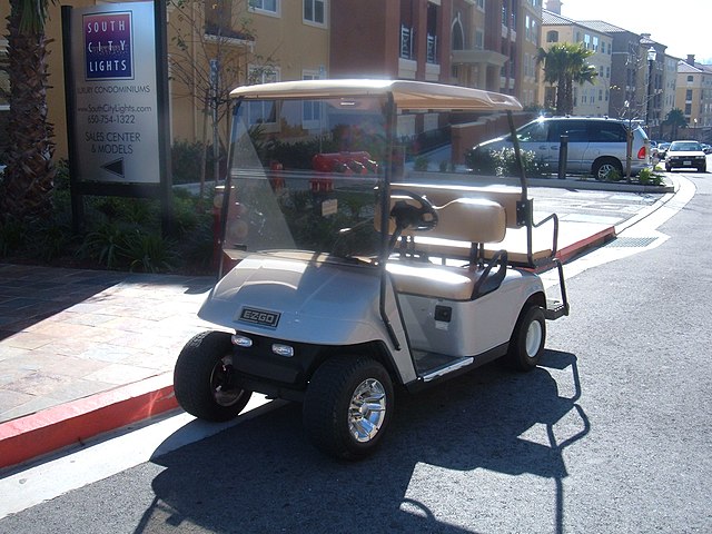 americanos adotam carrinhos de golfe elétricos como automóvel