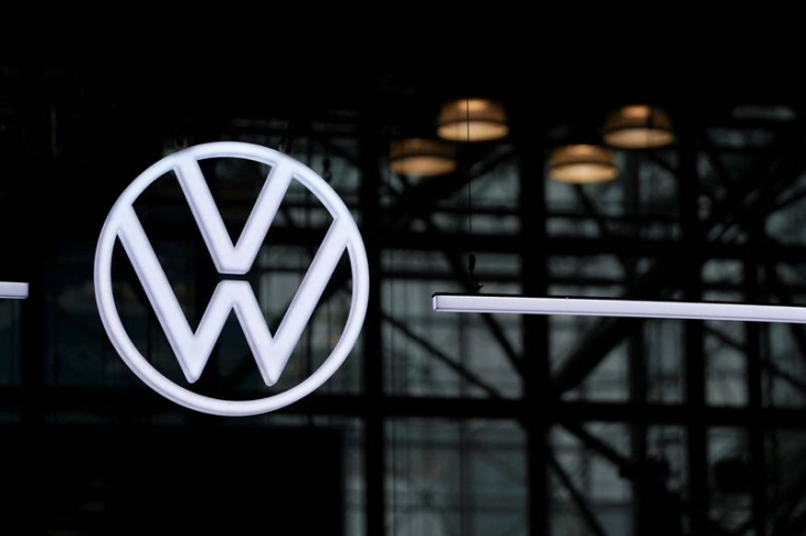 volkswagen está pronta para banir carros movidos a combustíveis fósseis na europa em 2035, diz ceo