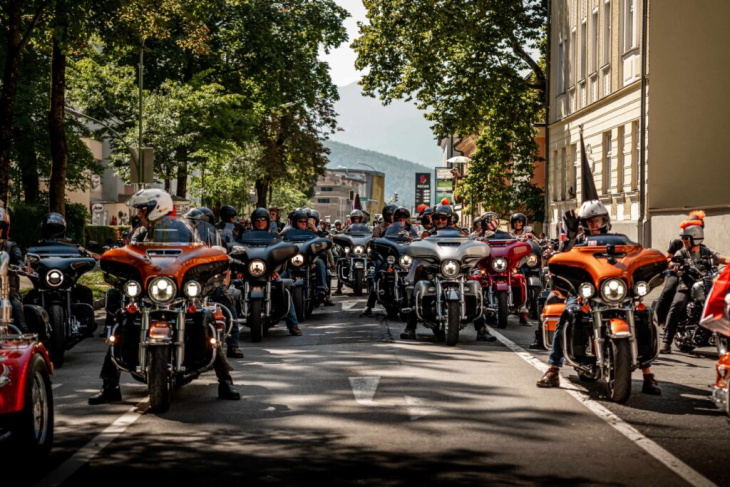 maior festival de motociclismo da europa celebra os 120 anos da harley-davidson