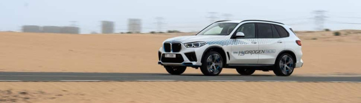BMW iX5 movido a hidrogênio passa por testes no deserto; veja imagens