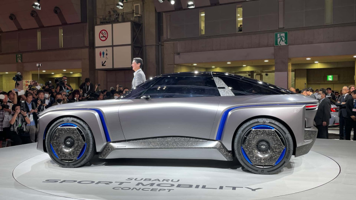 subaru sports mobility concept é um muscle car elétrico japonês