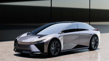 Toyota terá sedã elétrico com 800 km de alcance para encarar Tesla Model 3