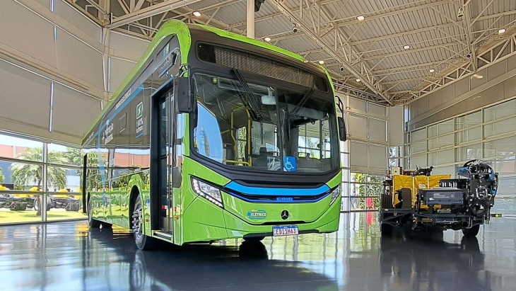 mercedes-benz inicia entregas de ônibus elétrico nacional e garante produção