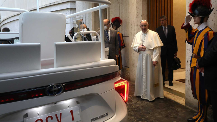 vaticano anuncia transição com frota de carros elétricos da volkswagen