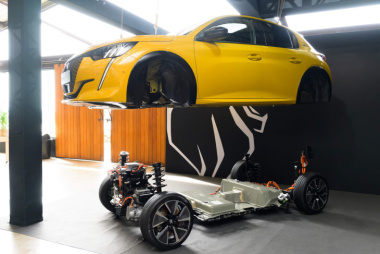 Peugeot e-208 GT elétrico é desmontado no Electric Experience - vídeo