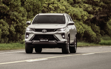 Nova Toyota Hilux SW4 SRX Plantinum 2024: preço R$ 379.990 - fotos e preços