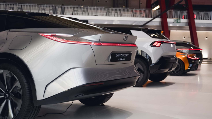 toyota apresenta futuro baseado em carros elétricos, hidrogênio e baterias