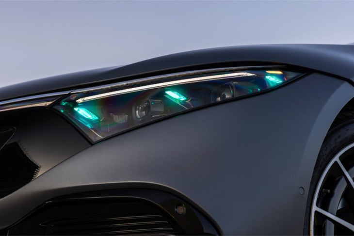 mercedes-benz vai utilizar iluminação especifica para identificar veículos em condução autónoma