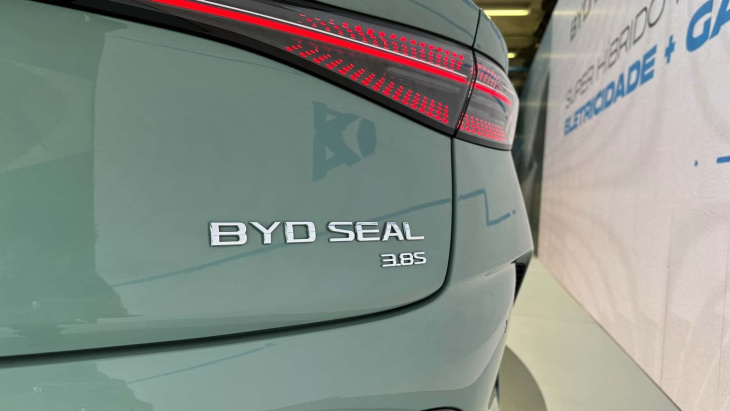 byd supera a tesla pela 1ª vez nas vendas de carros elétricos a bateria