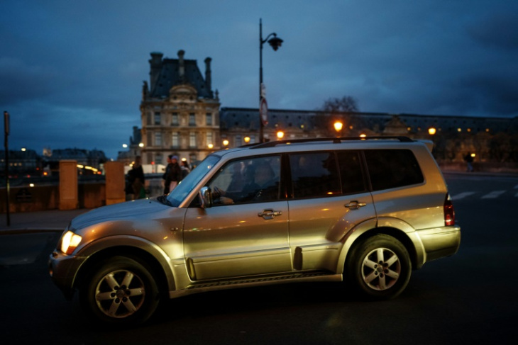paris faz referendo sobre veículos suv