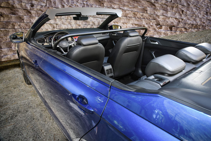 virtus cabrio 2024 tem motor 250 tsi e cor azul biscay - fotos