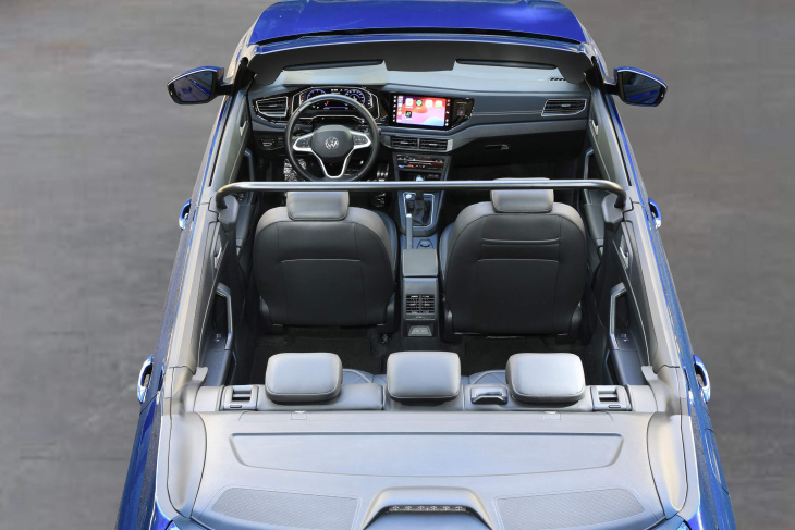 virtus cabrio 2024 tem motor 250 tsi e cor azul biscay - fotos