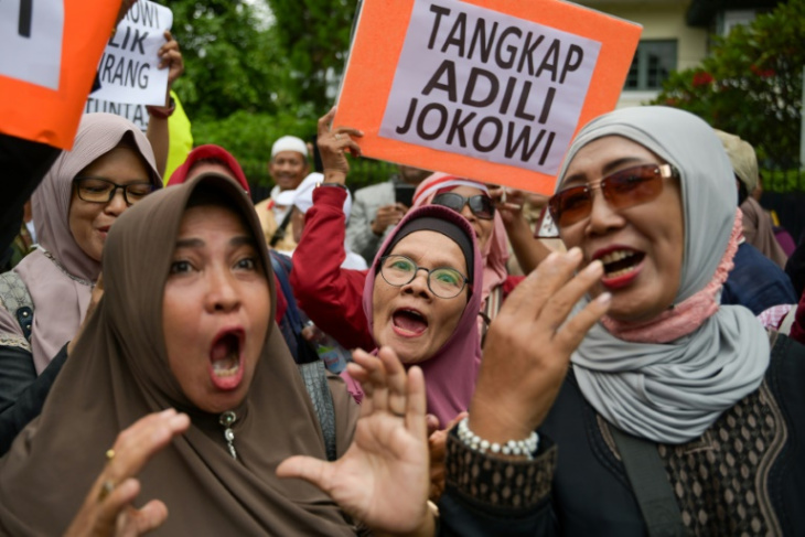 prabowo mantém ampla vantagem após metade da apuração de votos para presidência indonésia