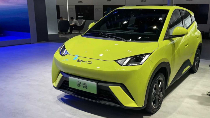 byd ainda domina o mercado de carros elétricos e híbridos na china