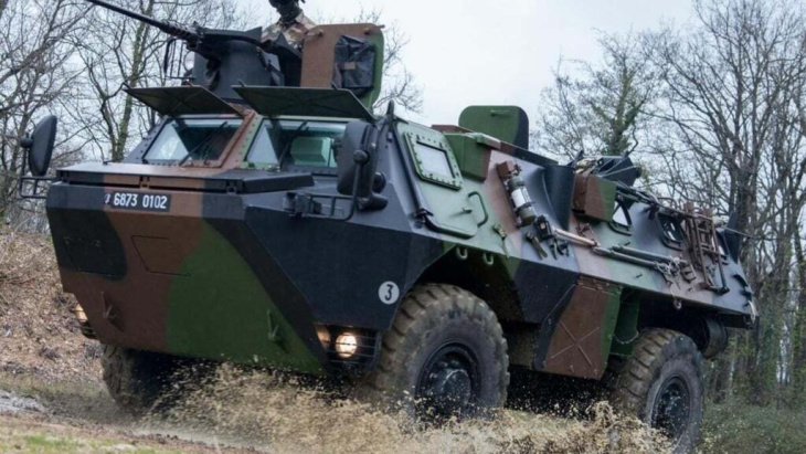 frança entregará à ucrânia centenas veículos blindados de mais de 40 anos