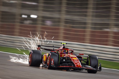 Sainz celebra pódio no Bahrein, mas admite que Ferrari “ainda não está onde quer”