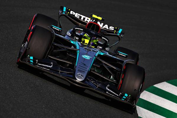 Hamilton diz que a Mercedes ainda tem problemas com o salto: 