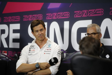 Mercedes cutuca e descarta pedir mudança de regulamento “como Red Bull fez em 2015”