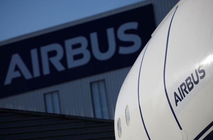 airbus recebe pedidos de 65 jatos de dois dos principais clientes da boeing na ásia