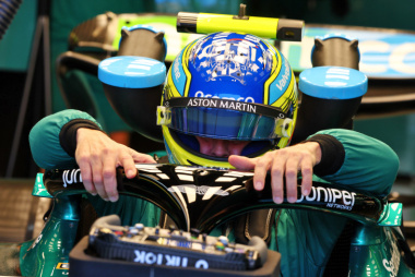Alonso vê os pontos fracos da Aston Martin: 