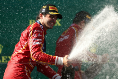 Carlos Sainz (Ferrari) vence GP da Austrália de Fórmula 1; Verstappen abandona