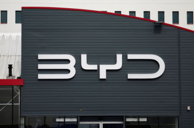 BYD tem como meta aumentar vendas anuais em 20% em 2024, dizem fontes