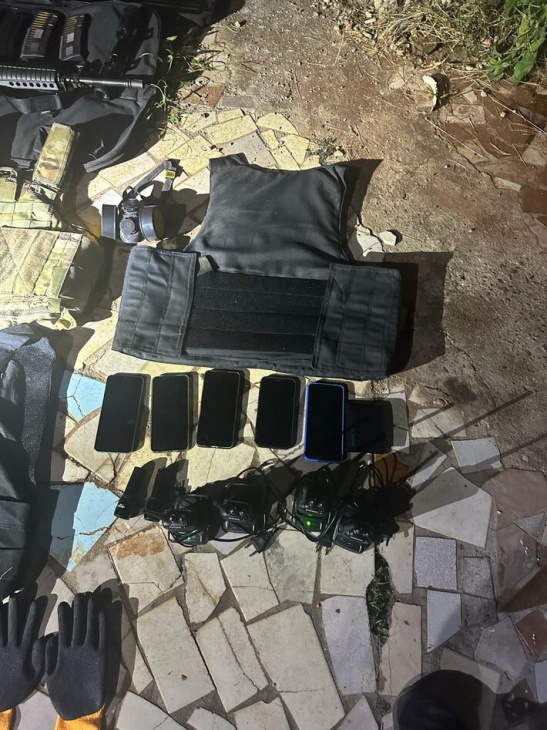bandidos atacam 3 carros-fortes em sp; veja armas e explosivos encontrados com quadrilha