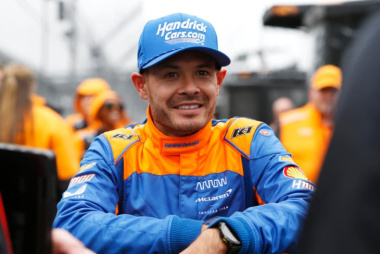 Larson diz que “cérebro não está acostumado com algo tão rápido” após teste da Indy 500