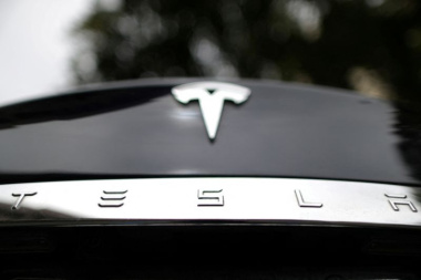 Tesla demitirá mais de 10% da força de trabalho global em meio à queda nas vendas