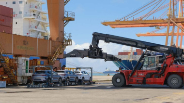 BYD inicia nova operação e desembarca quase 2 mil veículos no Porto de Suape