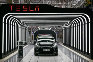 Tesla cai na bolsa após Deutsche Bank sinalizar riscos de foco em táxi robô
