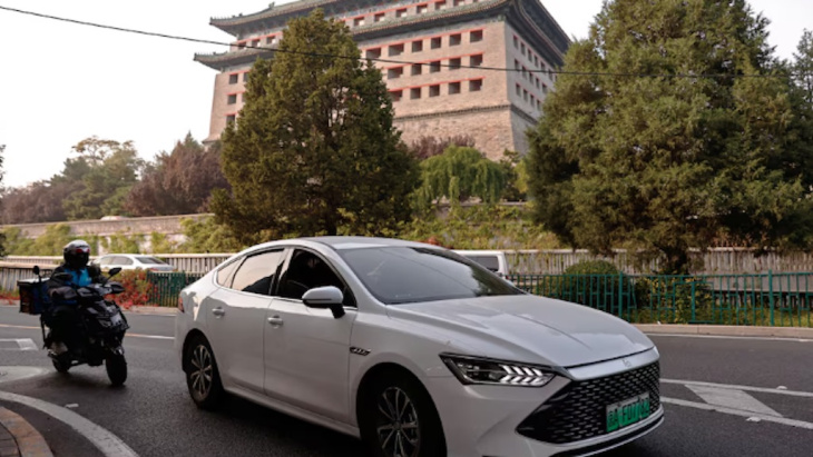 china alerta para intensificação de guerra de preços de carros elétricos